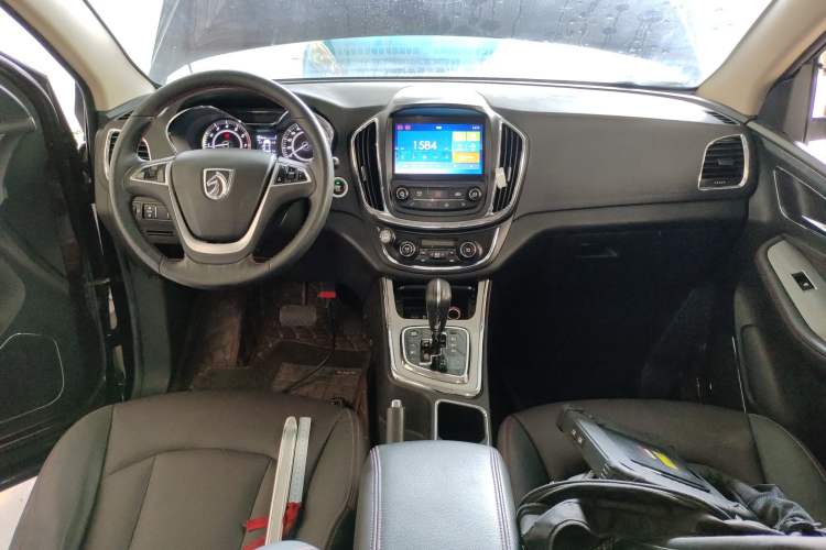 Used Baojun 560 2016 1.8L iAMT Luxury Model Center Console