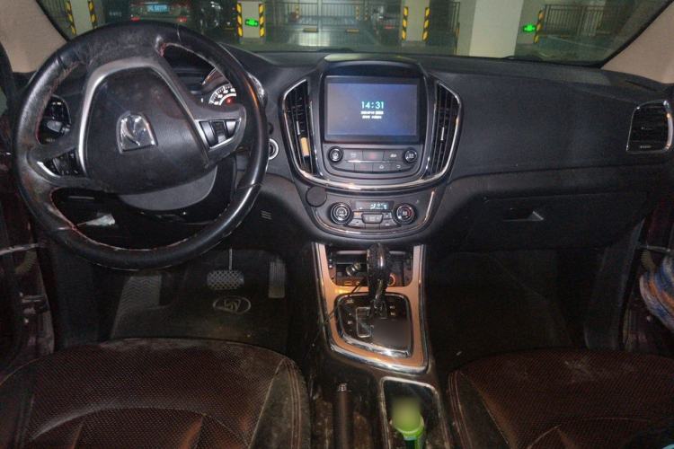 Used Baojun 560 2016 1.8L iAMT Luxury Model Center Console