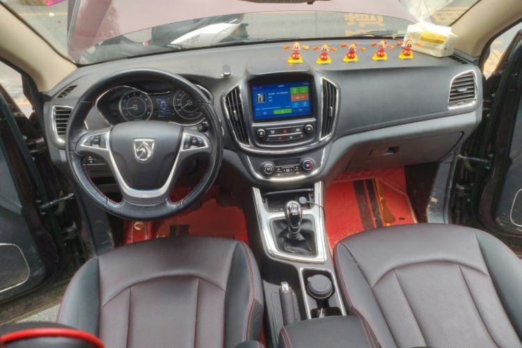 Used Baojun 560 2016 1.8L Manual Luxury Edition Center Console