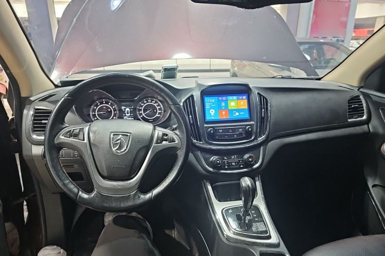 Used Baojun 560 2016 1.8L iAMT Luxury Model Center Console