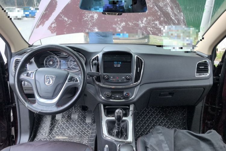 Used Baojun 560 2016 1.5T Manual Luxury Model Center Console