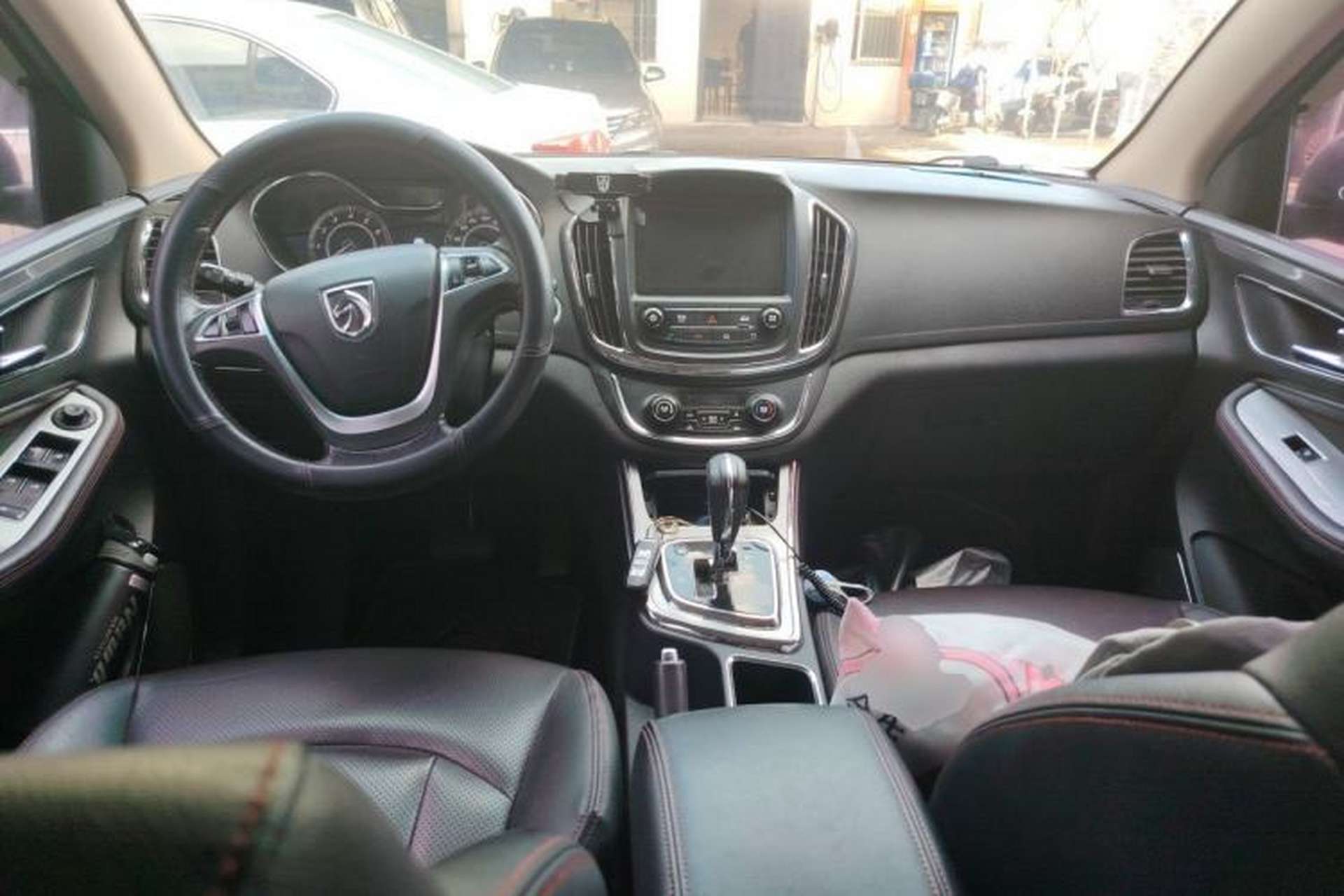 Used Baojun 560 2016 1.8L iAMT Luxury Model Center Console