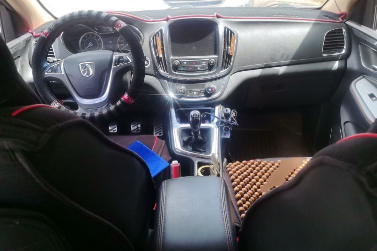 Used Baojun 560 2016 1.8L Manual Luxury Edition Center Console