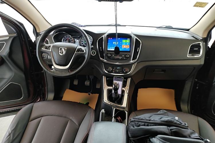 Used Baojun 560 2016 1.5T Manual Luxury Model Center Console