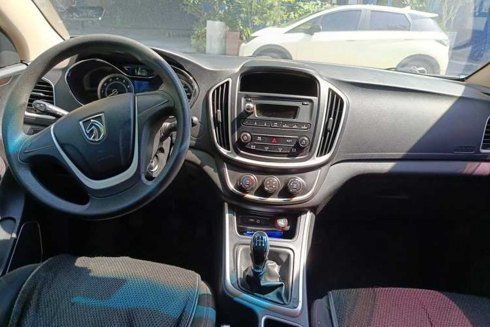 Used Baojun 560 2016 1.8L Manual Value Edition Center Console