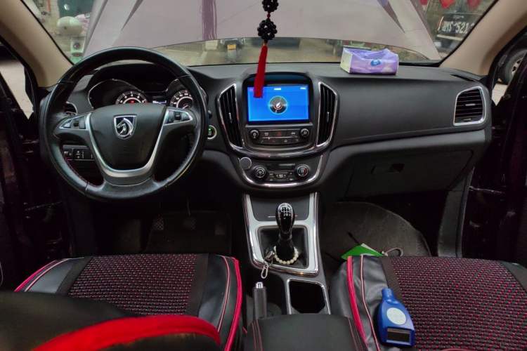 Used Baojun 560 2016 1.5T Manual Luxury Model Center Console