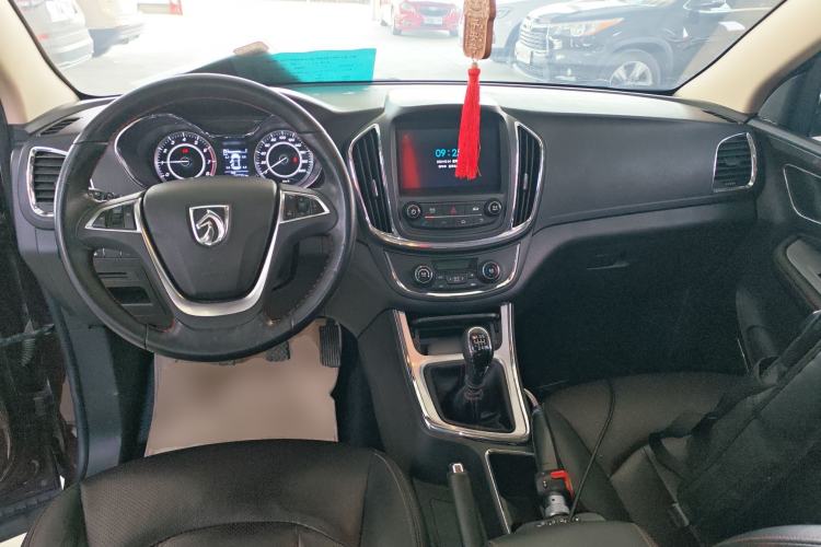 Used Baojun 560 2016 1.8L Manual Luxury Edition Center Console