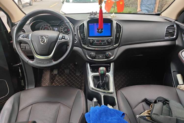 Used Baojun 560 2016 1.5T Manual Luxury Model Center Console
