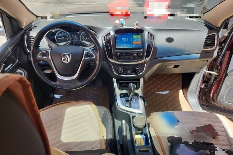 Used Baojun 560 2016 1.8L iAMT Luxury Model Center Console