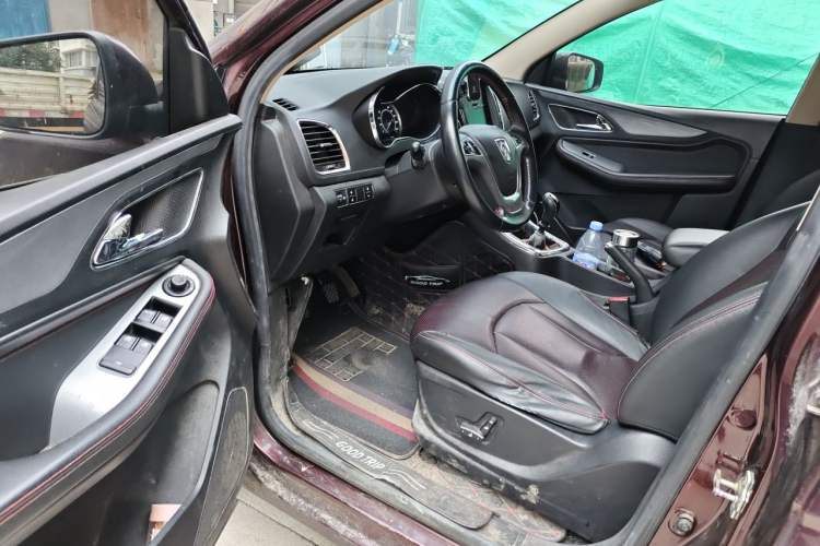 Used Baojun 560 2016 1.5T Manual Luxury Model Driver Seat