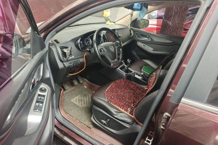 Used Baojun 560 2016 1.5T Manual Luxury Model Driver Seat