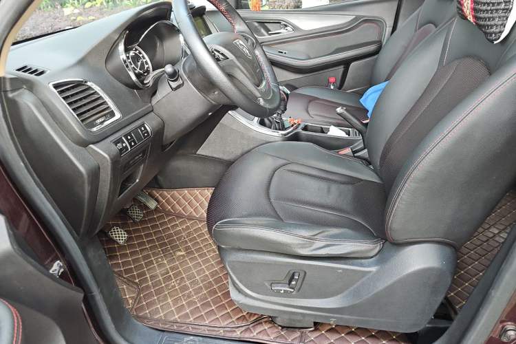 Used Baojun 560 2016 1.5T Manual Luxury Model Driver Seat