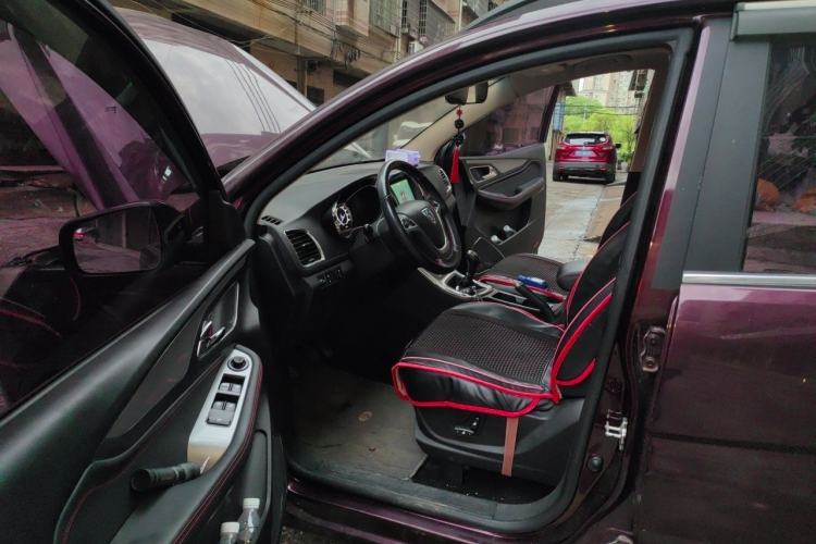 Used Baojun 560 2016 1.5T Manual Luxury Model Driver Seat