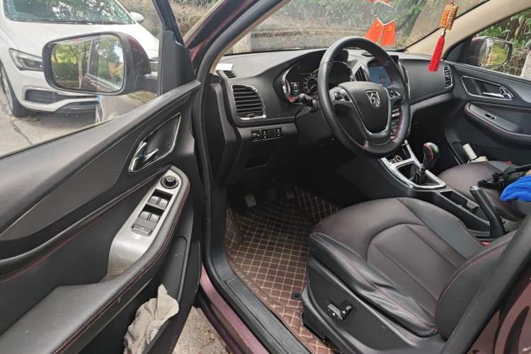 Used Baojun 560 2016 1.5T Manual Luxury Model Driver Seat