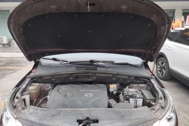 Used Baojun 560 2016 1.8L iAMT Luxury Model Engine Bay