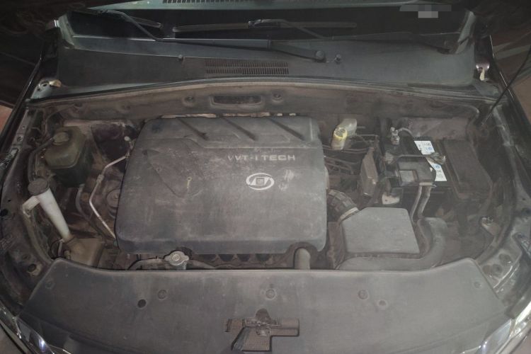 Used Baojun 560 2016 1.8L iAMT Luxury Model Engine Bay