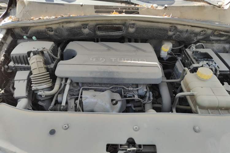 Used Baojun 560 2016 1.5T Manual Elite Edition Engine Bay