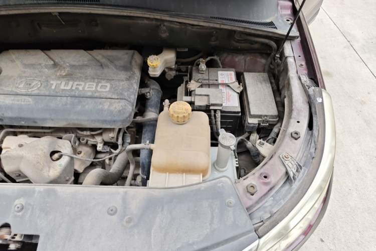 Used Baojun 560 2016 1.5T Manual Luxury Model Engine Bay Left