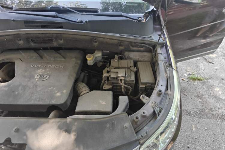 Used Baojun 560 2016 1.8L iAMT Luxury Model Engine Bay Left