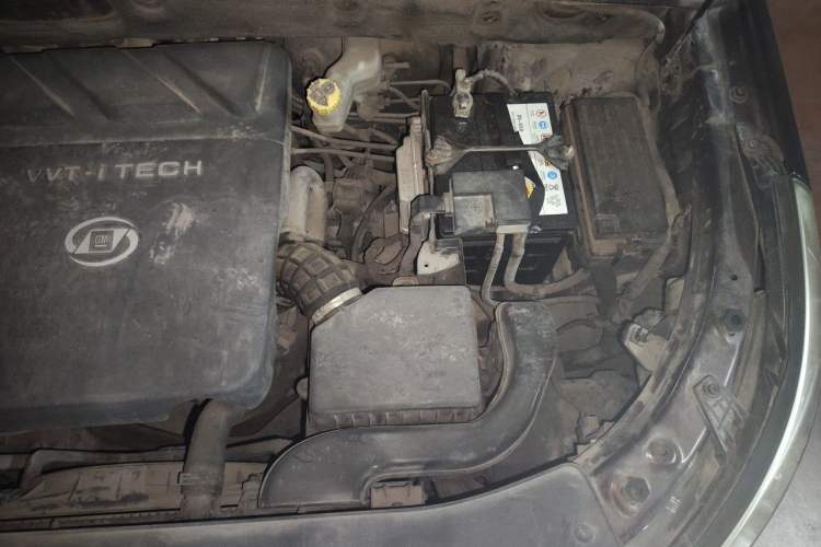 Used Baojun 560 2016 1.8L iAMT Luxury Model Engine Bay Left