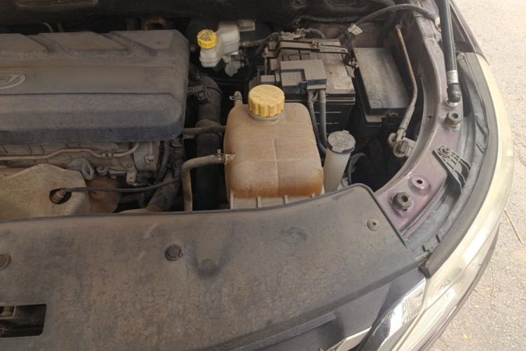 Used Baojun 560 2016 1.5T Manual Luxury Model Engine Bay Left