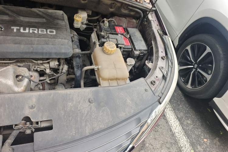 Used Baojun 560 2016 1.5T Manual Luxury Model Engine Bay Left