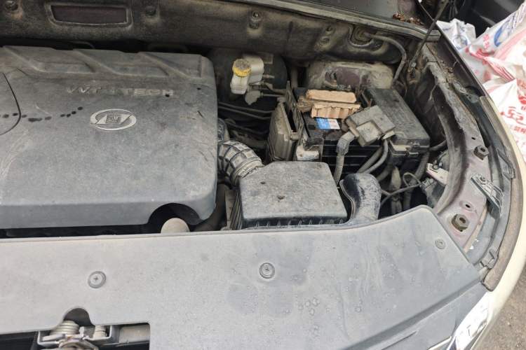 Used Baojun 560 2016 1.8L iAMT Luxury Model Engine Bay Left