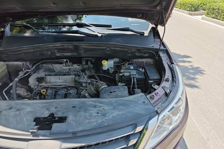 Used Baojun 560 2016 1.8L Manual Value Edition Engine Bay Left