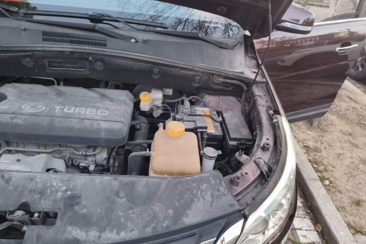 Used Baojun 560 2016 1.5T Manual Luxury Model Engine Bay Left
