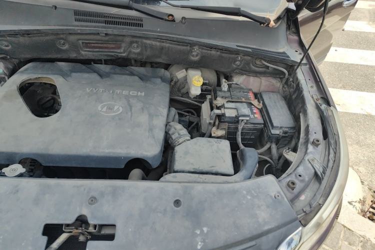 Used Baojun 560 2016 1.8L iAMT Luxury Model Engine Bay Left