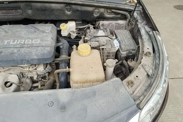 Used Baojun 560 2016 1.5T Manual Elite Edition Engine Bay Left