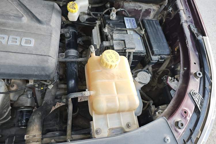 Used Baojun 560 2016 1.5T Manual Luxury Model Engine Bay Left