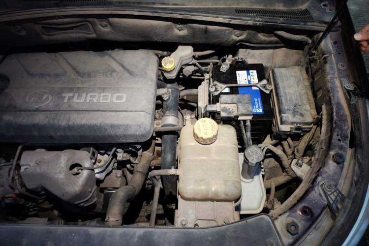 Used Baojun 560 2016 1.5T Manual Luxury Model Engine Bay Left