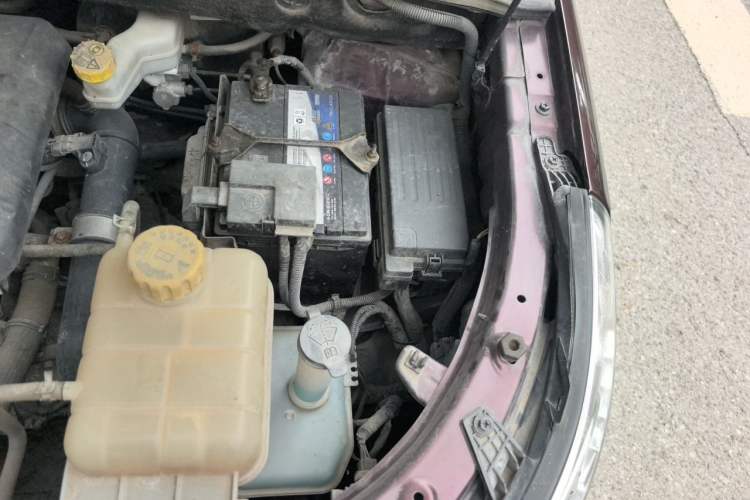 Used Baojun 560 2016 1.5T Manual Luxury Model Engine Bay Left
