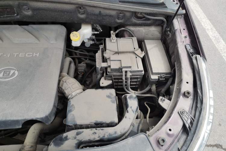 Used Baojun 560 2016 1.8L iAMT Luxury Model Engine Bay Left