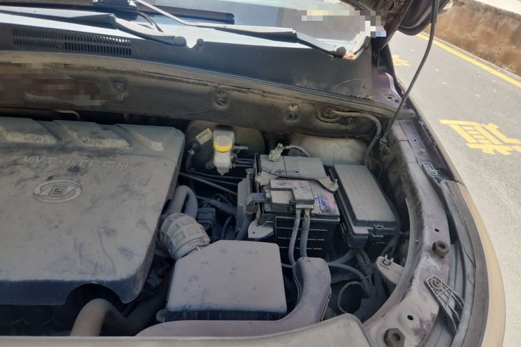 Used Baojun 560 2016 1.8L iAMT Luxury Model Engine Bay Left
