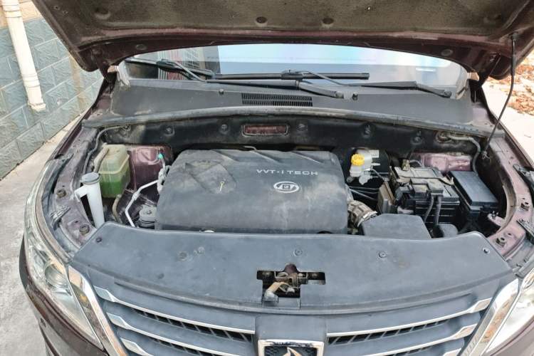 Used Baojun 560 2016 1.8L iAMT Luxury Model Engine Bay
