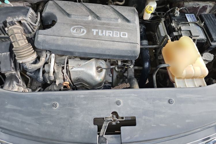 Used Baojun 560 2016 1.5T Manual Luxury Model Engine Bay