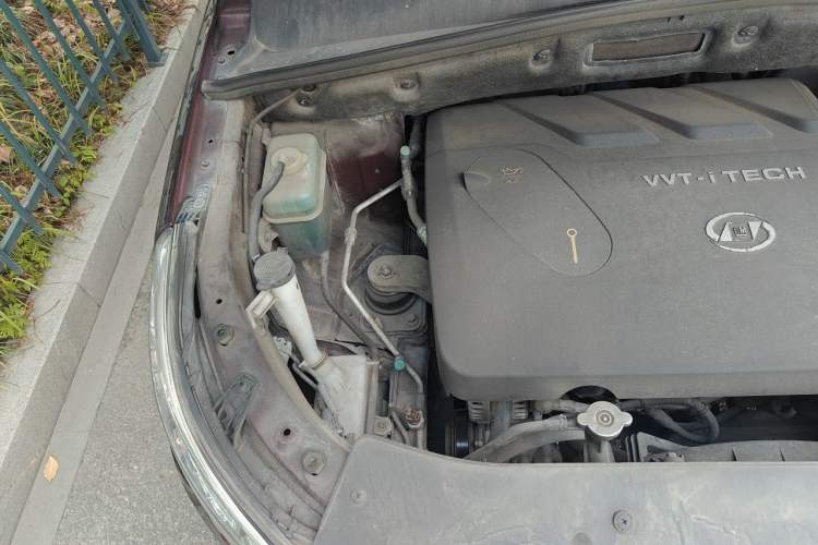 Used Baojun 560 2016 1.8L iAMT Luxury Model Engine Bay Right