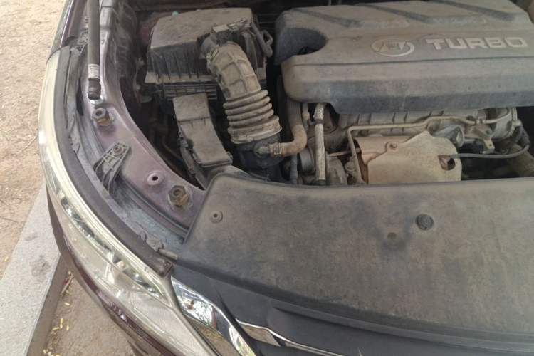 Used Baojun 560 2016 1.5T Manual Luxury Model Engine Bay Right
