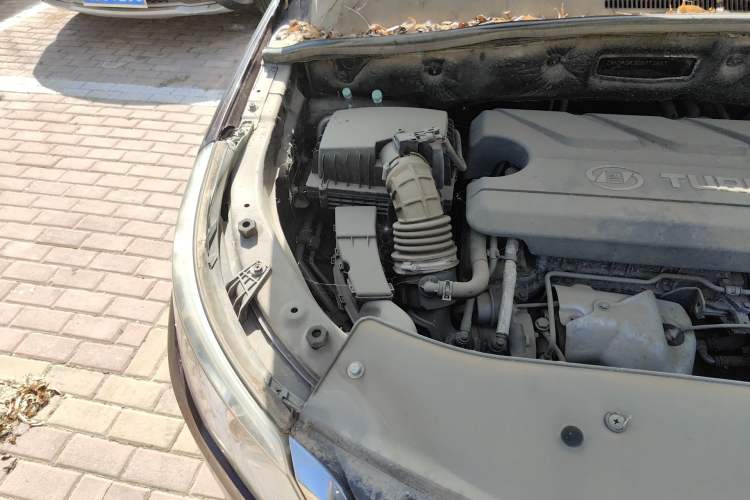 Used Baojun 560 2016 1.5T Manual Elite Edition Engine Bay Right