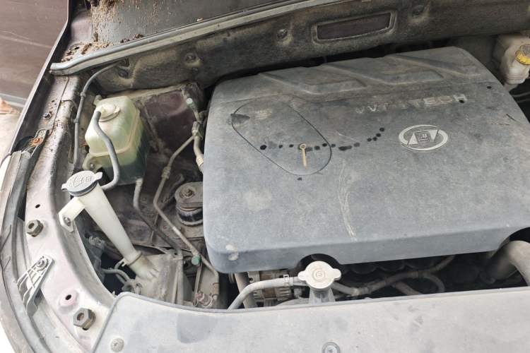 Used Baojun 560 2016 1.8L iAMT Luxury Model Engine Bay Right