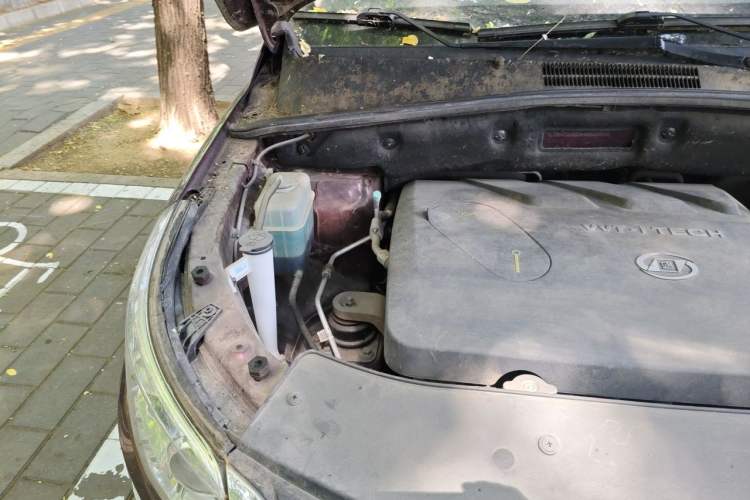 Used Baojun 560 2016 1.8L iAMT Luxury Model Engine Bay Right