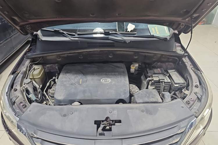 Used Baojun 560 2016 1.8L iAMT Luxury Model Engine Bay