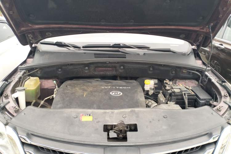 Used Baojun 560 2016 1.8L iAMT Luxury Model Engine Bay