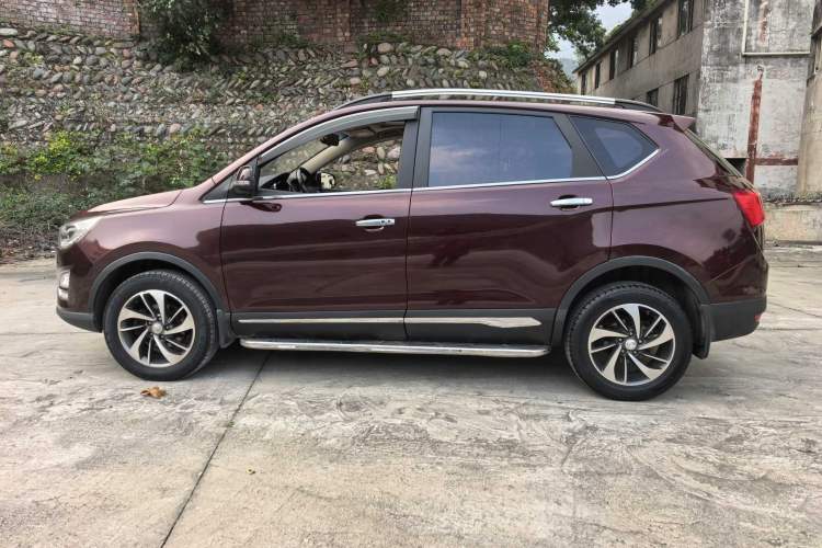 Used Baojun 560 2016 1.8L iAMT Luxury Model Exterior 3
