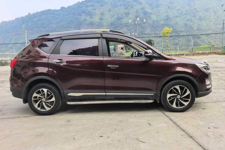 Used Baojun 560 2016 1.8L iAMT Luxury Model Exterior 4