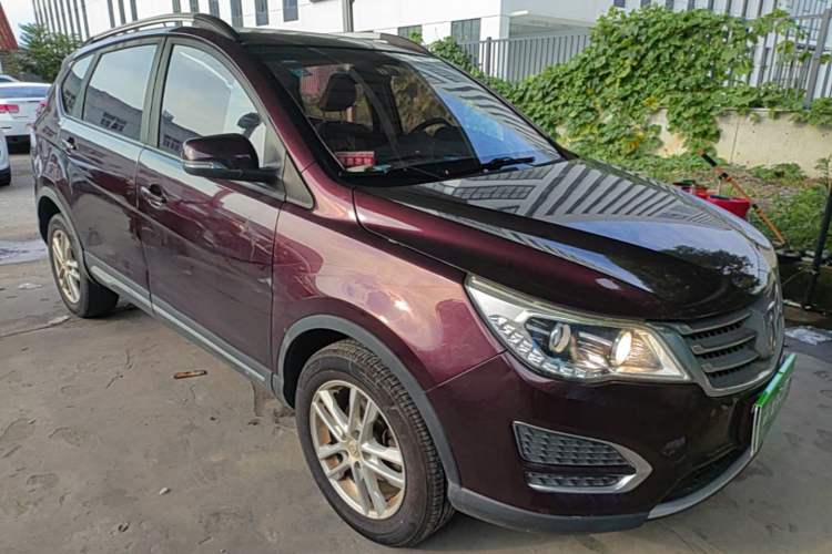Used Baojun 560 2016 1.8L Manual Value Edition Front Right 45 Deg