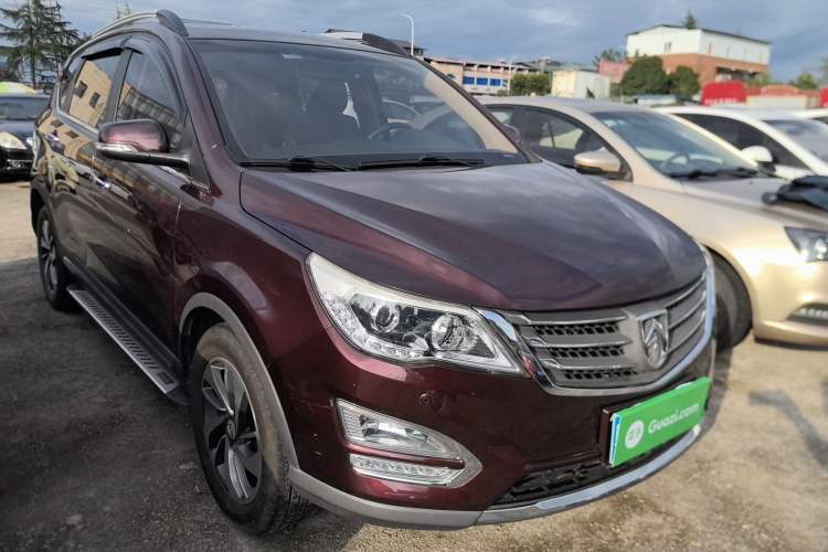 Used Baojun 560 2016 1.8L iAMT Luxury Model Front Right 45 Deg
