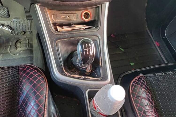 Used Baojun 560 2016 1.8L Manual Value Edition Gear Lever
